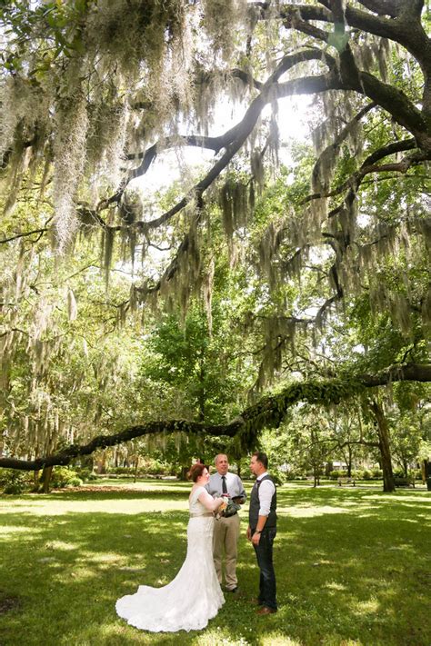 Romantic, intimate, curated elopement collections for couples seeking a unique tropical island experience. Elope to Savannah