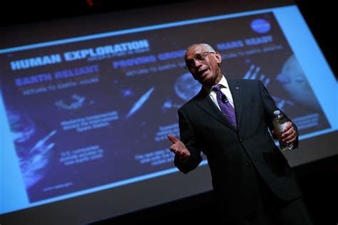 Nasa Chief Lays Out Role For Private Firms In Manned Mars Missions Wsj