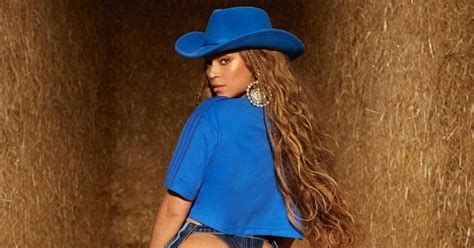 Beyoncé Dazzles Fans As She Flashes Famous Bum In Super Sexy Thong And