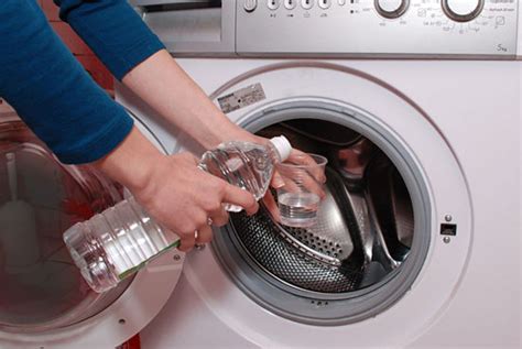 چطور ماشین لباسشویی درب از جلو را تمیز کنیم