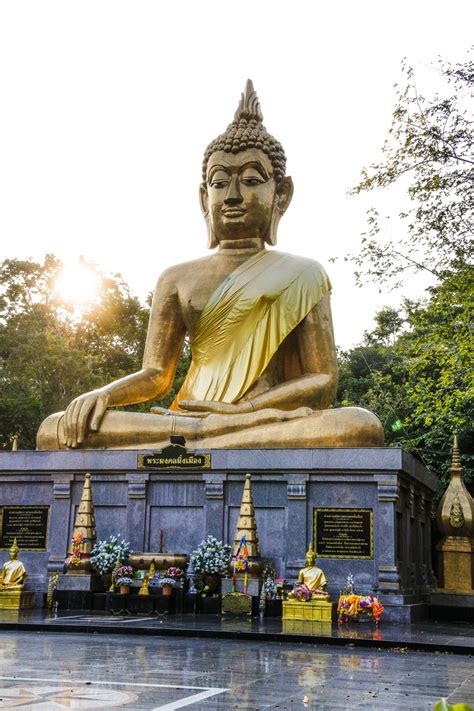 Fotos Gratis Religioso Turismo Monumento Oro Buda Chiang Mai