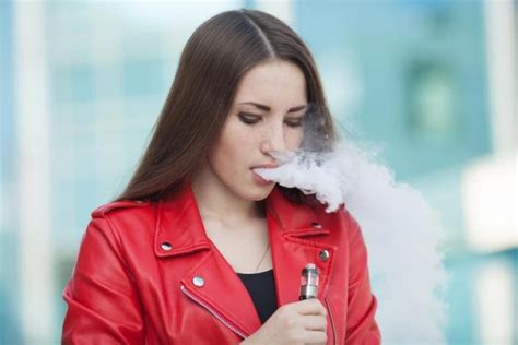 Teens Vaping E Cigarettes Up To 7 Times More Likely To Smoke Later But Not Vice Versa