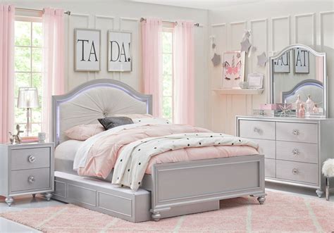 These makeup vanities, located in bedrooms, dressing area, closets or bathrooms are the epitome of glamour. Marvellous Girls Bedroom Set Cute Sets For Room Glamorous ...