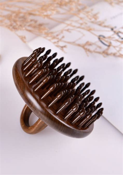Round Shape Tooth Inserted Scalp Massager Tan Mujiang