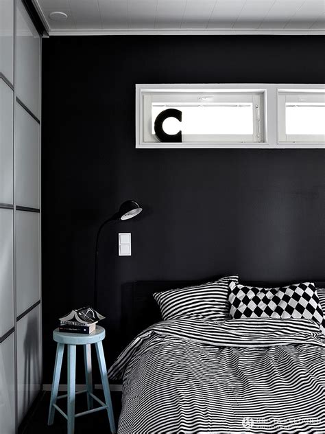 Elegant Black And White Interior Design With Comfortable