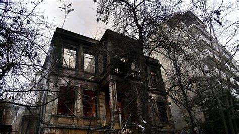 May 22, 2021 · l'incendie est apparemment parti d'un feu de végétaux dans un champ d'oliviers, selon la protection civile. Un immeuble occupé par des antifas incendié par des ...