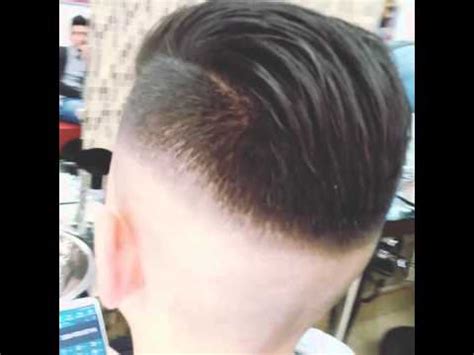 Conferisce morbidezza al capello, smorza le spalle importanti, regala otticamente centimetri in più. Taglio capelli uomo dietro a punta - Taglio Capelli