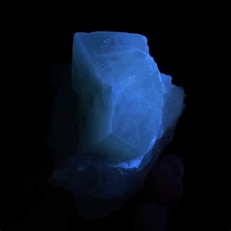 Scheelite On Fluorite Dongshan Mine Xianghualing Sn Polymetallic Ore