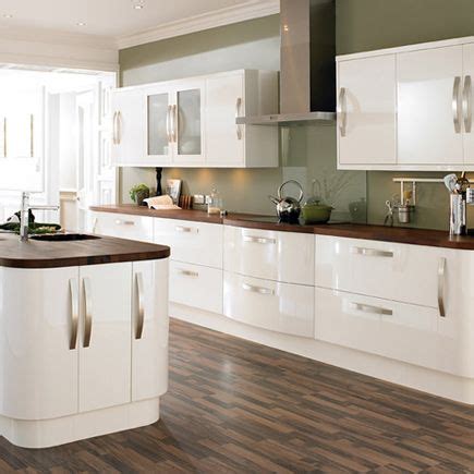 Gloss is the finish of choice for kitchens of many flavours, with a clean and sleek veneer that lends a subtle sophistication to any design. The 36 best Cream Gloss Kitchens images on Pinterest ...