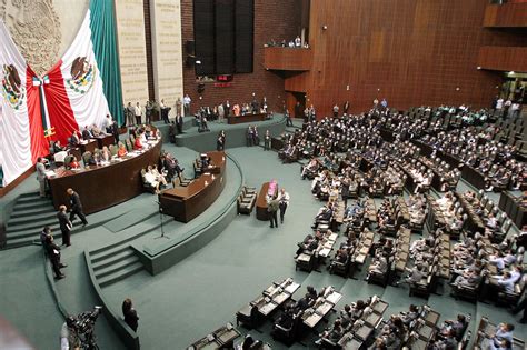La cámara de diputados del congreso de la unión, es la cámara baja del poder legislativo federal de méxico, integrando junto con el senado de la república, una asamblea bicameral en las que se deposita este poder. DEBATE LA CÁMARA DE DIPUTADOS LEY DE SEGURIDAD INTERIOR ...