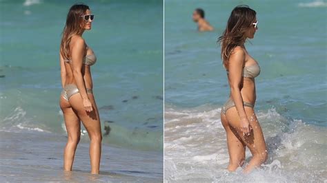 Lola Ponce Deleita Con Su Bikini Dorada En Miami Infobae