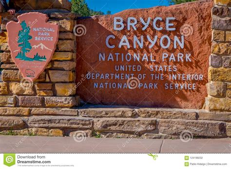 Bryce Canyon Utah June 07 2018 Welcome Sign At The Bryce Canyon