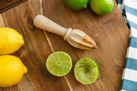 How To Squeeze The Most Out Of Lemons And Limes Fresh Lime Juice Juice