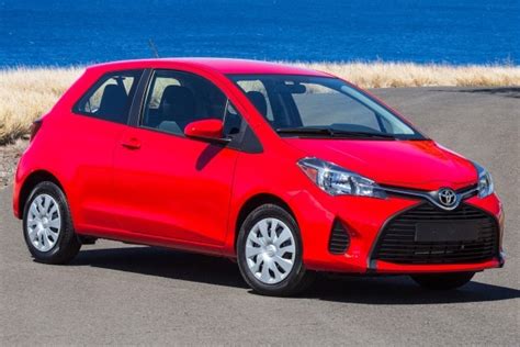 Used 2015 Toyota Yaris Le Hatchback Review And Ratings Edmunds