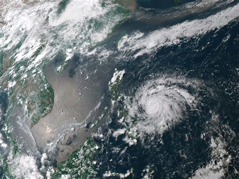 Typhoon Vongfong: Powerful storm makes landfall in Philippines with ...