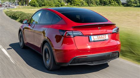 Tesla will jährlich rund 500.000 wagen der kompakten fahrzeuge model 3 und model y bauen. Tesla Model Y - AutoWeek.nl