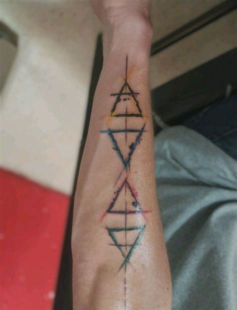 Tatuaje Triángulos De Los Cuatro Elementos Geometric Tattoo Triangle