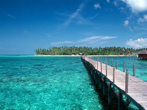 Malaysia mempunyai banyak pulau yang cantik. Lihat Top 5 Pantai Paling Cantik di Malaysia | YOY Network