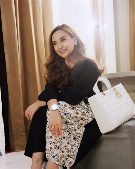 Indeks berita gosip terbaru hari ini mengenai salmafina sunan biodata seputar artis, style, film, musik, dan lirik lagu dari indonesia, kpop, jpop, dan luar negeri √ Profil dan Biodata Salmafina Sunan, Anak Pengacara Kondang