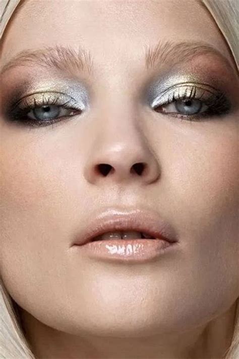 10 Gorgeous Gold Makeup Ideas For The Holidays