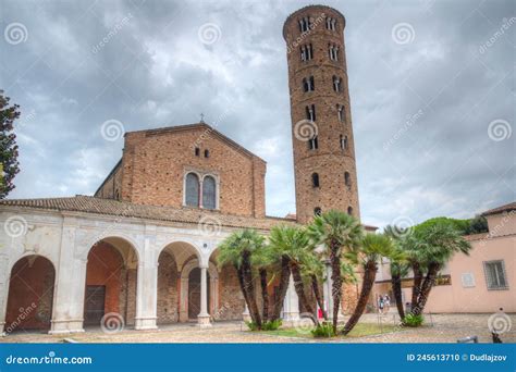 Basilica Di Santapollinare Nuovo En La Ciudad Italiana De Ravenna Foto