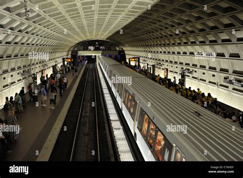 Washington Dc Metro Smithsonian Station Usa Stock Photo Alamy