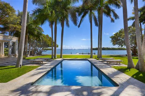 Elegant Miami Home With Bayside Beach Lists For 135m Curbed Miami