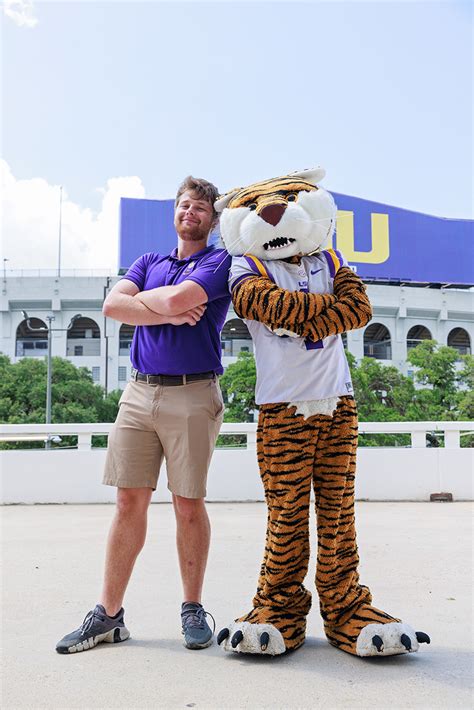 Whats Life Like For Lsus Mike The Tiger The Celebrity Mascots Best