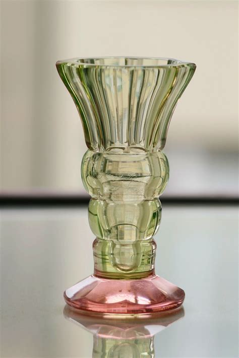URANIUM VASE MOSER 14 cm, unsigned, uranium and cranberry pink glass, about 1920, excellent 