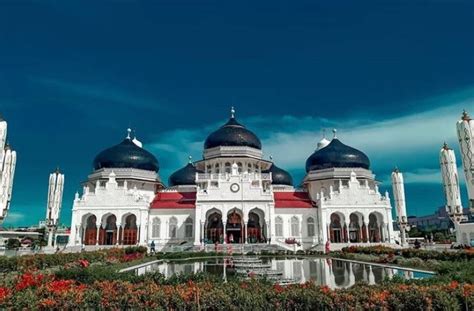 7 Bangunan Masjid Terindah Di Indonesia Tokopedia Blog Gambaran