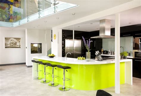 20 Modern Kitchens With Curved Kitchen Islands