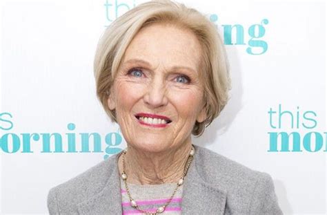 Mary Berry Gets New Bbc Show Following Great British Bake Off Departure Mary Berry Celebrity