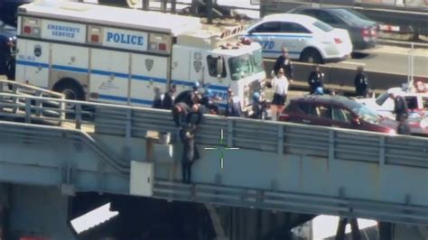 Woman Threatens To Jump Off Bridge Abc7 New York