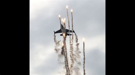 F 16 Shooting Flares Youtube