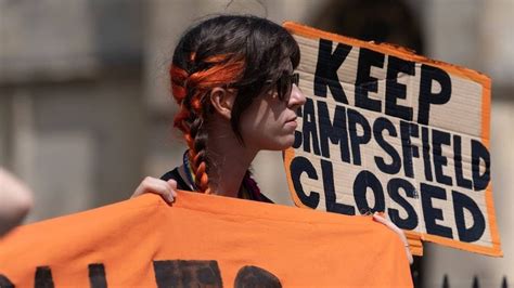 Amazon, Hilton and Pepsi to hire thousands of refugees in Europe - BBC News