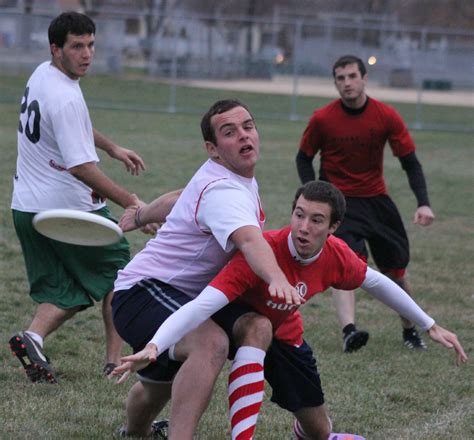WSU Ultimate Frisbee Experience Club holds annual Red v. White scrimmage - The Winonan