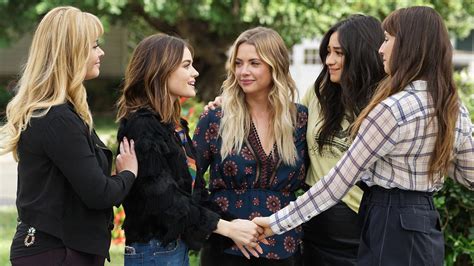 Pretty Little Liars Finale Ad Is Spencers Twin Watch Everything The Cast Teased About It
