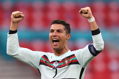Cristiano Ronaldo Vince La Scarpa Doro Agli Europei Anche Se Schick Ha