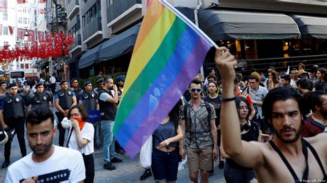 Istanbul Police Use Tear Gas On Gay Pride Marchers Dw 06302019