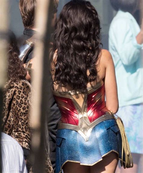 Gal Gadot No Set De Mulher Maravilha Blog Do Armindo