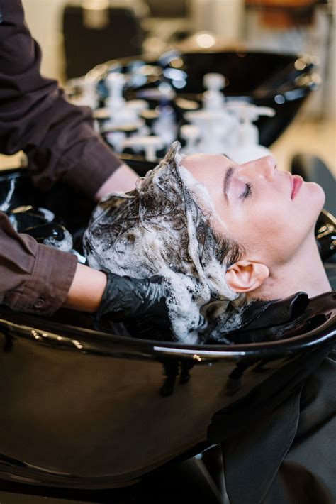 Whats The Difference Between A Beautician And A Cosmetologist Beauty School North Carolina