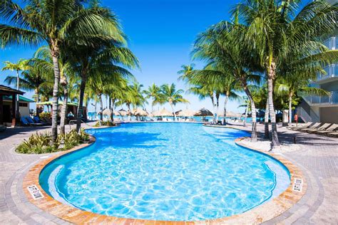 Situated on one quarter mile of palm beach's stunning white sand and crystal blue waters, the holiday inn resort aruba is the best place to stay when looking to enjoy a tropical getaway in one of the world's sunniest vacation destinations! Holiday Inn Aruba All Inclusive - VisitAruba.com