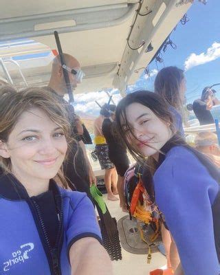 Going Snorkeling MirandaCosgrove In 2022 Miranda Cosgrove Icarly
