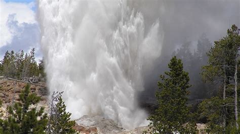 Worlds Largest Geyser Erupts Again In Yellowstone