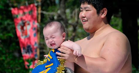 Sumo Wrestlers Make Babies Cry At The Ancient Naki Sumo Festival Ancient Origins