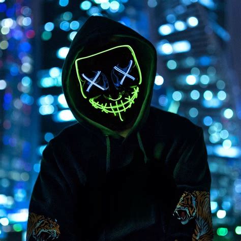 Night Huntsman Mask Fotografi Objek Gambar Gambar