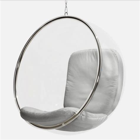 According to eero's notes, the bubble hangs from the ceiling because 'there is no nice way to make a clear pedestal.' Fauteuil bulle suspendu Eero Aarnio - Assise boule Bubble ...
