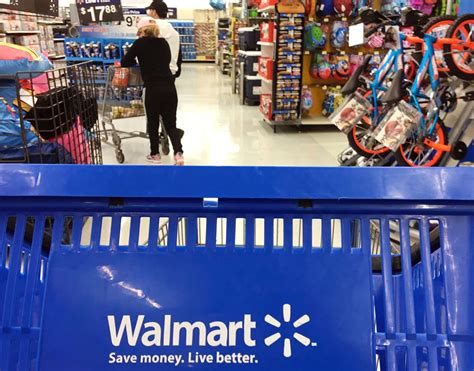 Walmart asks shoppers to not openly carrying guns in stores - masslive.com