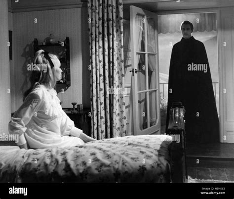 DRACULA HAS RISEN FROM THE GRAVE Veronica Carlson Christopher Lee Stock Photo Alamy