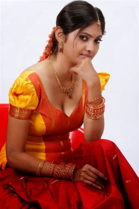 Web World Tamil Girl Supoorna Sexy Stills